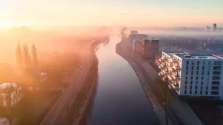 Purmerend vanuit de lucht gefotografeerd.